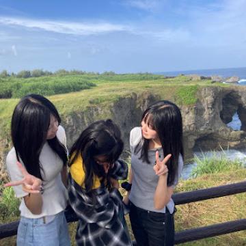 3組が万座毛 CAVE OKINAWAで過ごす様子2