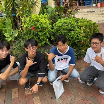 4組がアラハビーチ アメリカンビレッジで過ごす様子1