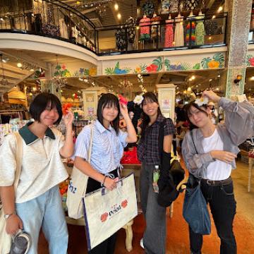 5組がCAVE OKINAWA アメリカンビレッジで過ごす様子3