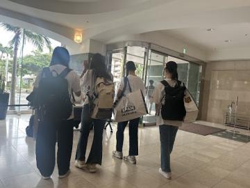 4日目ホテルを出発する様子