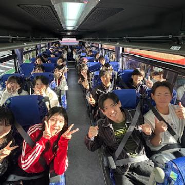 現地バスでの様子