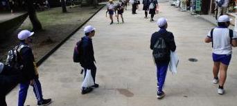 東大寺目指して散策