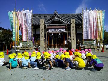 恵美酒神社を参拝している様子