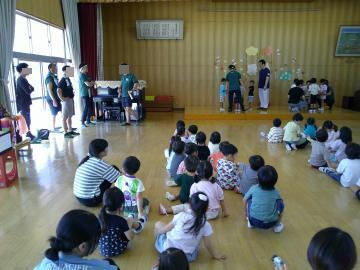 太鼓指導をしていただいている様子