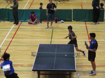 個人戦に男子選手が挑む様子