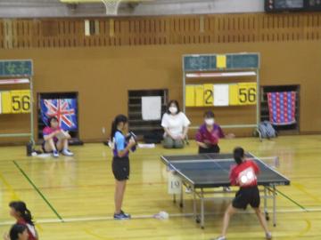 個人戦に女子選手が挑む様子