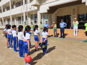 お礼を言う児童