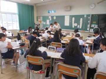 4年生が国語を学習するようす