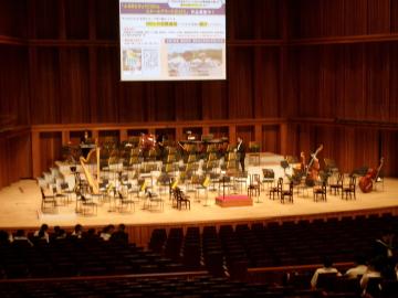 県立芸術文化センターの演奏前の様子