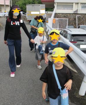 コスモス畑に向かって園を出発したところ