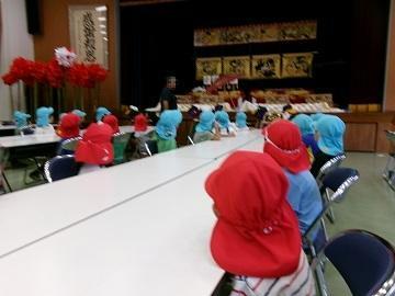 松原公民館で屋台の名称を教えてもらっている写真