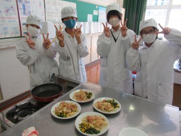 やさいいためをつくった6年生