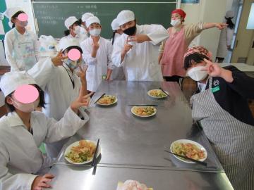 ジャーマンポテトと野菜炒めをつくった6年生