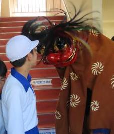 獅子舞いと児童