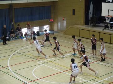 スローンから動き出す選手の様子