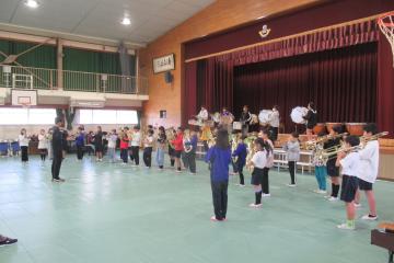 金管バンドの演奏の様子