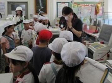 窓口の内側の様子