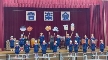 小学校でアンパンマンの歌を歌ったよ