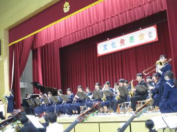 3年生だけで最後の演奏をする様子