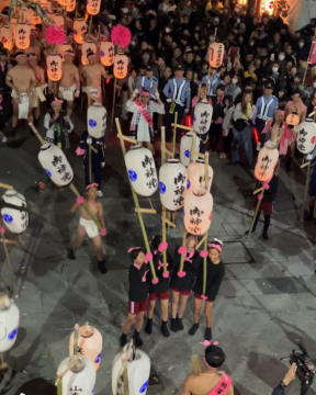 提灯練りのようす