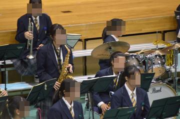 会場での吹奏楽部の演奏の様子。クラリネットがソロで演奏している様子。