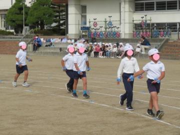 低学年ダンスの退場のようす