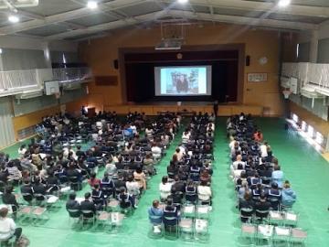 高校の進路説明会を聞く様子1