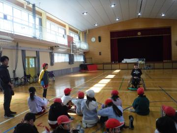 お礼を言う児童