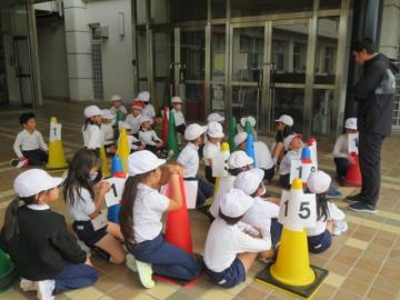 コーン番号の確認をする2年生