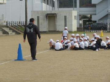 走るときのやくそくを確かめる2年生