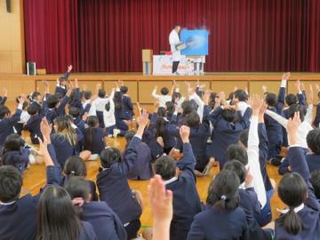 巨大な空気砲を準備するボルトボルズさん
