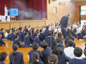 椿先生の頭に命中した空気砲