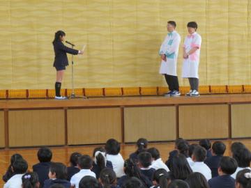 おれいの言葉を伝える6年生