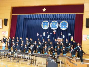 3年生の斉唱「世界を旅する音楽室」