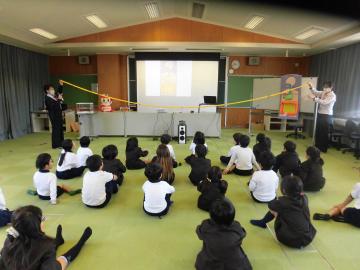 小腸をのばす様子です。