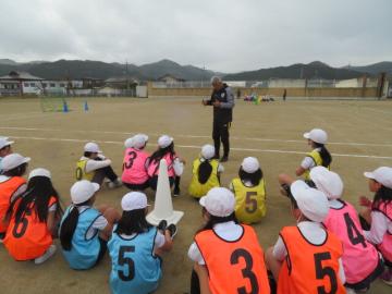 コーチによるドリブル指導