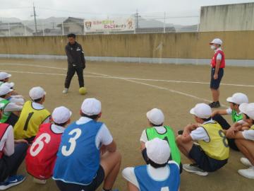 コーチによるパス指導