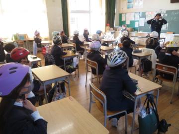 ヘルメットの安全確認