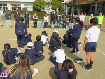 学習のふり返りを発表する3年生