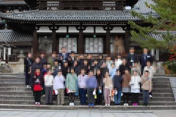 法隆寺で記念撮影した写真