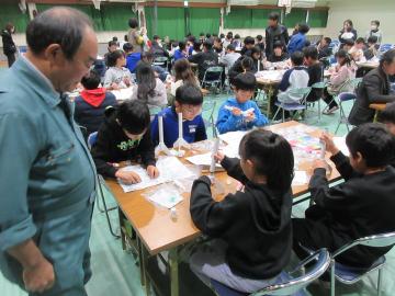 ロケットを製作している様子