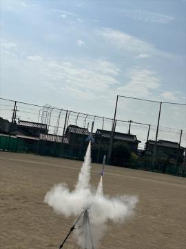 ロケットを発射している様子
