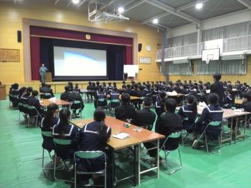 植松さんに質問をしている様子