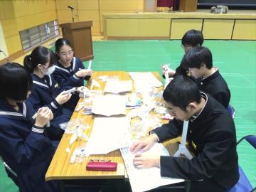 ロケットを作っている様子