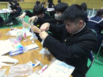 ロケットを作っている様子2