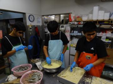 JFぼうぜ姫路まえどれ市場で調理している様子です