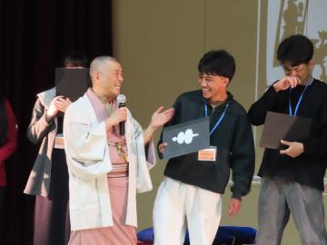 紙切り大喜利のようす