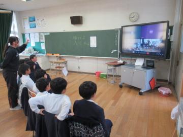 古知小の発表を聞く3年生