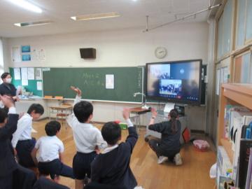 古知小と手をふってオンライン会議を終了