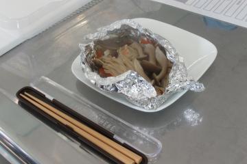 完成した鮭のホイル焼きの写真